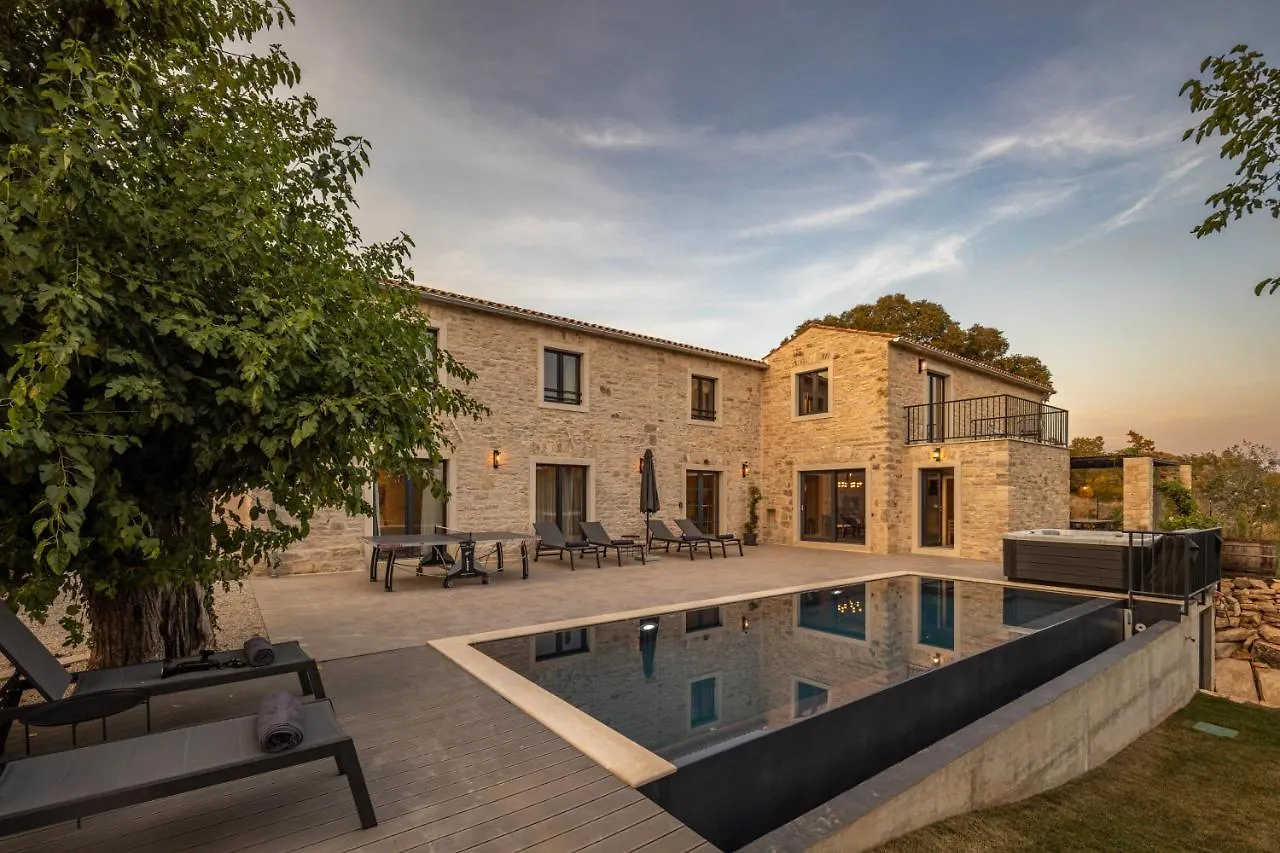 Villa La Vinella With Heated Pool Buje