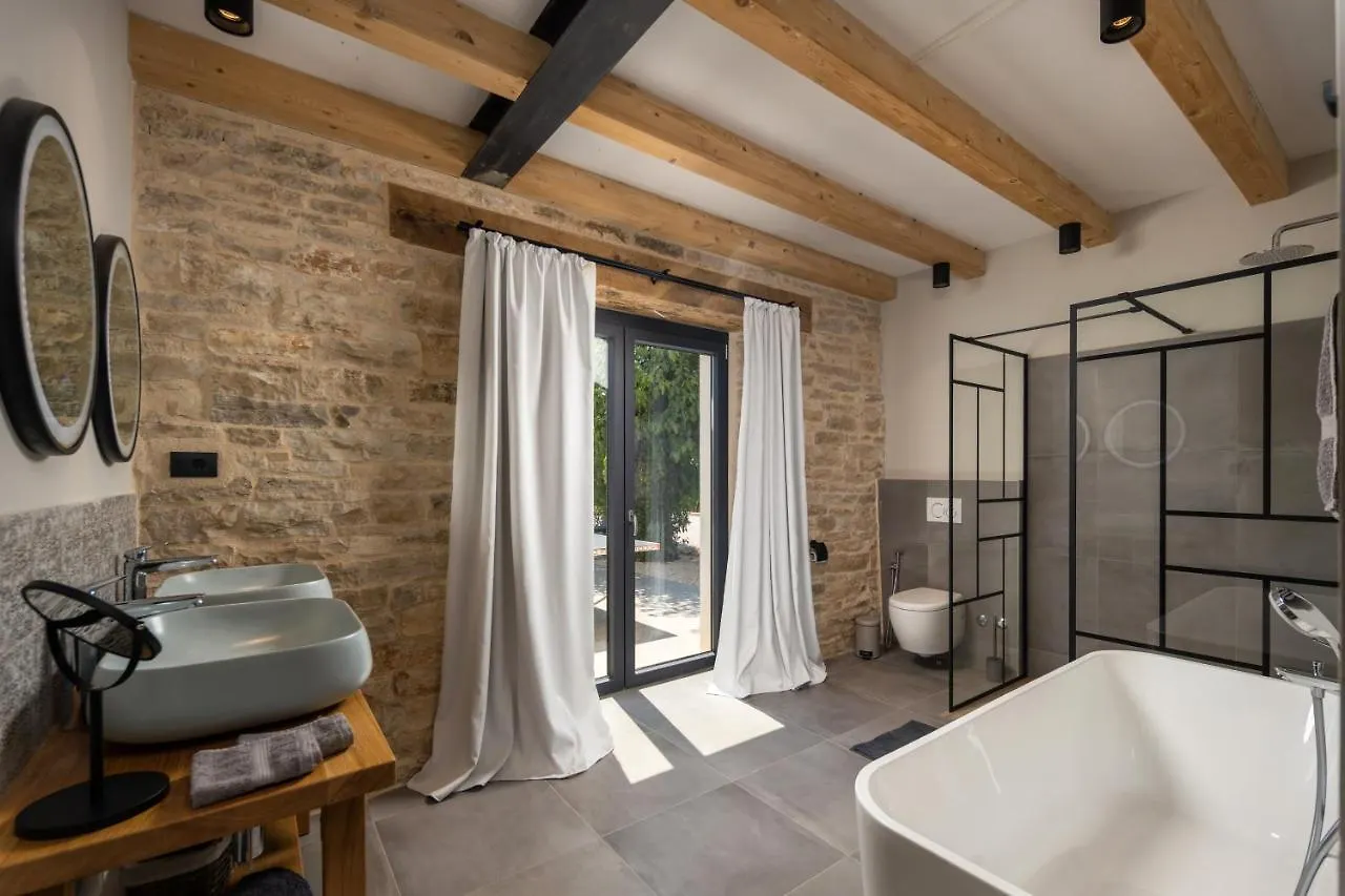 Villa La Vinella With Heated Pool Buje