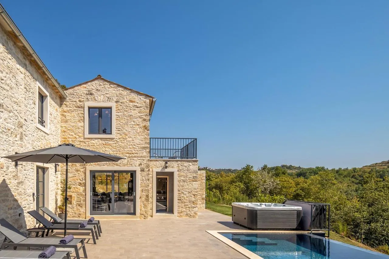 Villa La Vinella With Heated Pool location